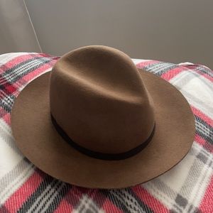 Aritzia Auxilary Wool Hat | M/L